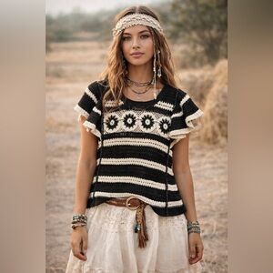 Solitaire women’s boho knit top black white medium EUC